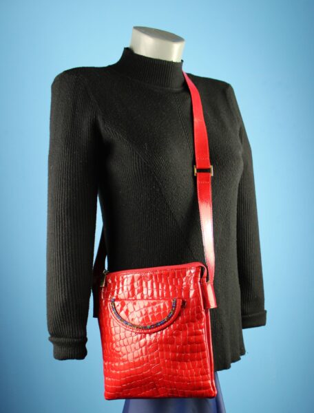 Vörös ragadozó crossbody táska