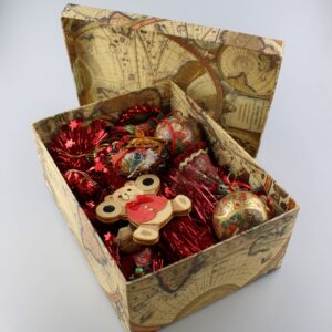 Vörös karácsonyfa díszek