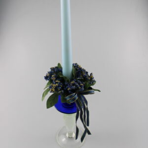 Üveg gyertyatartó kék virágokkal