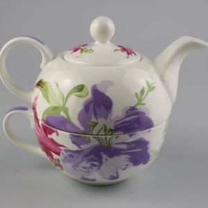 Teáskanna csészével